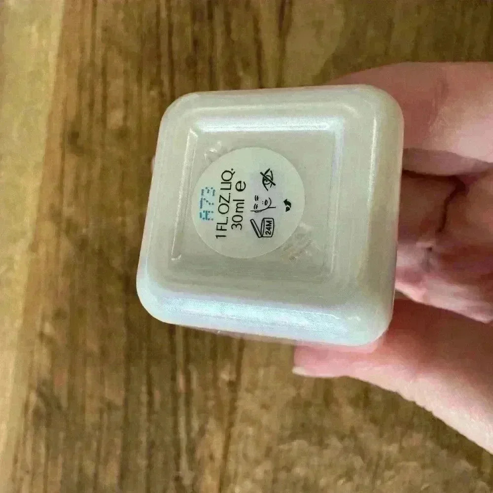 Estée Lauder Perfectionist Pro Rapid Brightening Treatment ~ 1 Fl oz ~ NEW!! - Picture 9 of 12